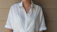 Load image into Gallery viewer, Twist-Front White Buttoned Top

