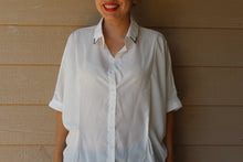 Load image into Gallery viewer, Twist-Front White Buttoned Top
